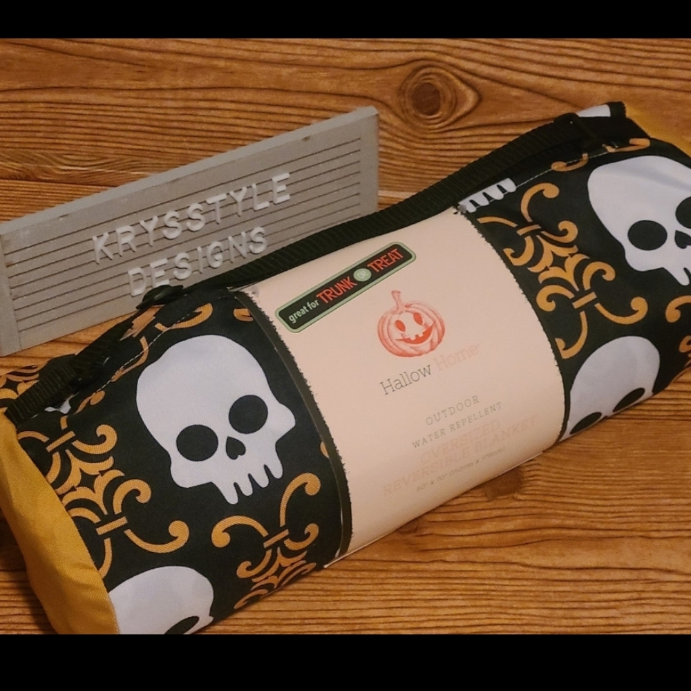 Hallow Home beautiful skull Halloween blanket Outdoor
